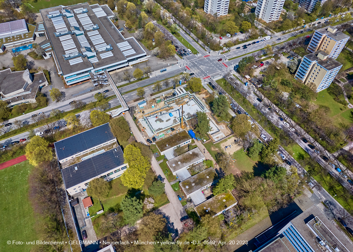 21.04.2023 - Luft- und Ebenenfotos vom Haus für Kinder in der Quiddestraße in Neuperlach